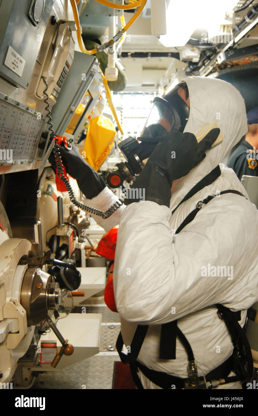 Eine wöchentliche Evolution oder Brandschutzübung im Gange auf HMAS Rankin, eine australische Collins-Klasse Diesel-elektrische u-Boot. Stockfoto