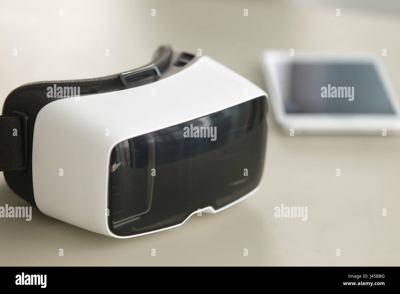Virtual-Reality-Brille und Tablet-Foto Stockfoto