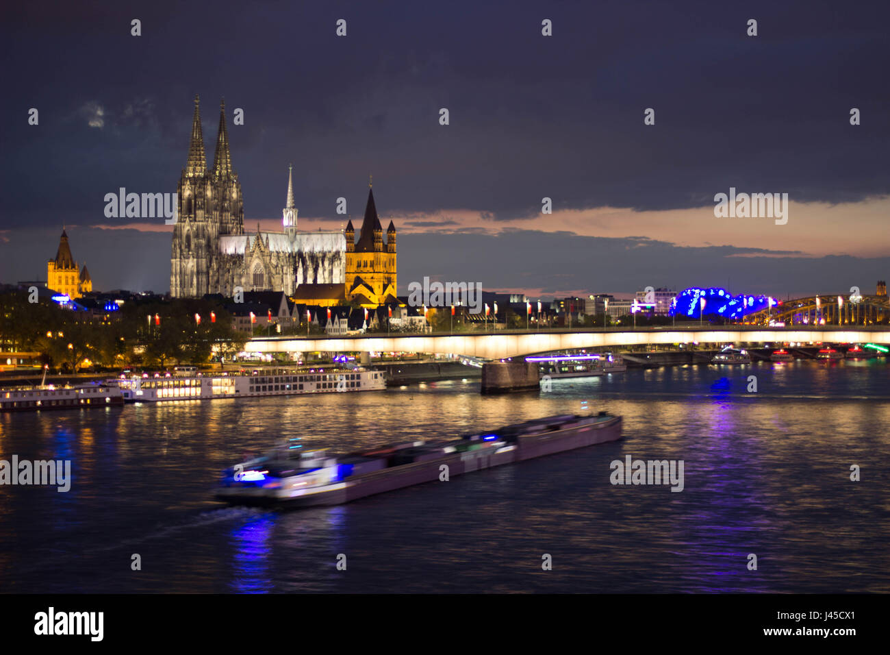 Rhein und Dom, Köln Stockfoto