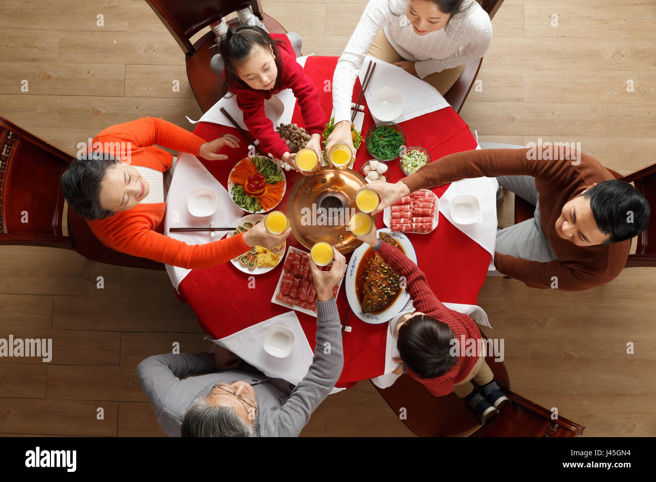 Glücklich Familientreffen Abendessen für das chinesische Neujahr Stockfoto