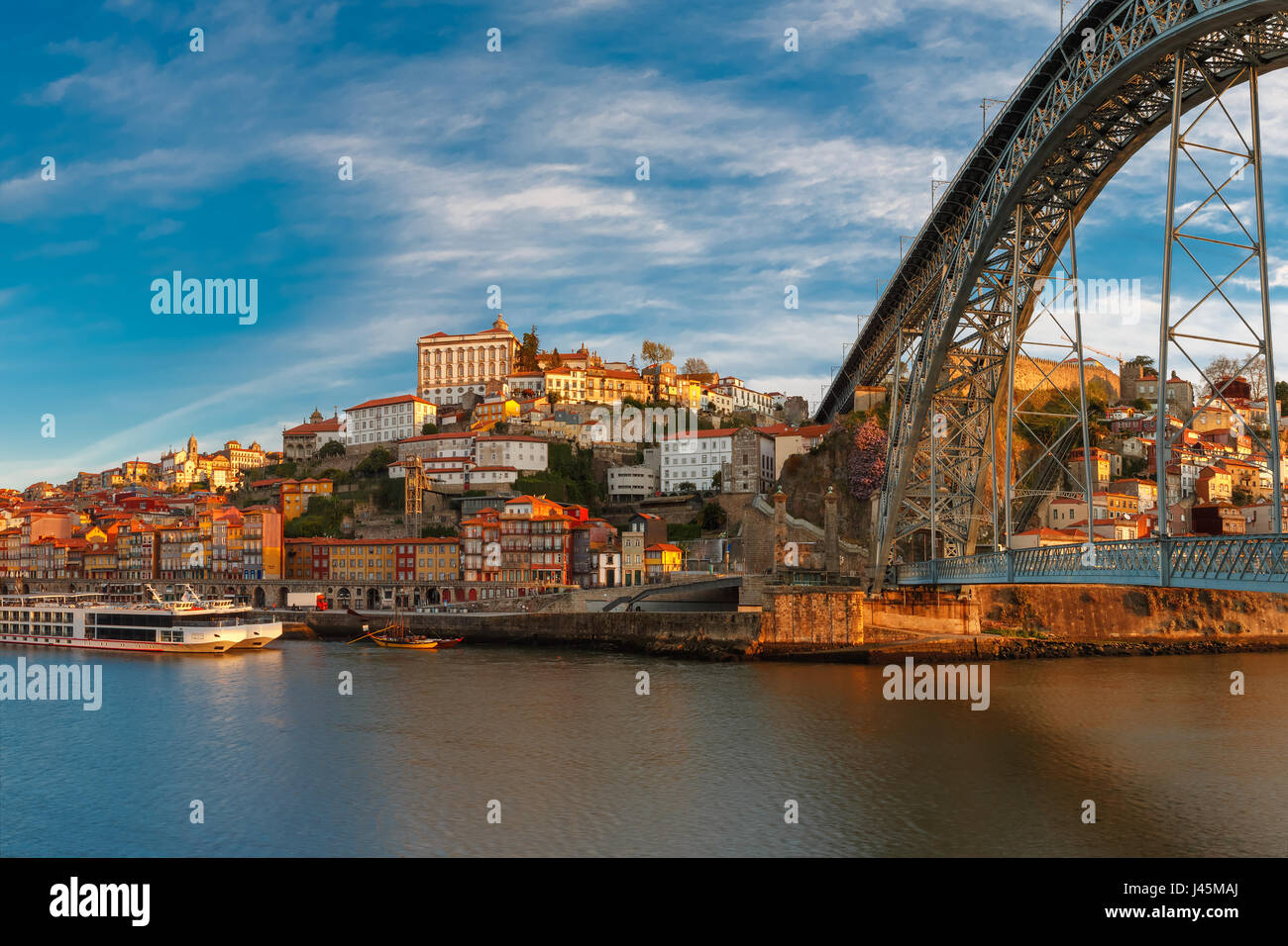 Douro-Fluss und Dom Luis Brücke, Porto, Portugal. Stockfoto