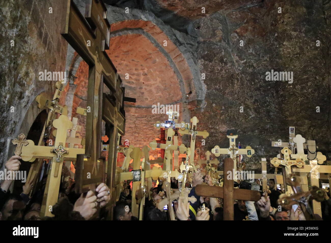 Israel, Jerusalem, Karfreitag in der Kirche des Heiligen Grabes, Pilgern in die Feststellung der Kreuz-Kapelle Stockfoto