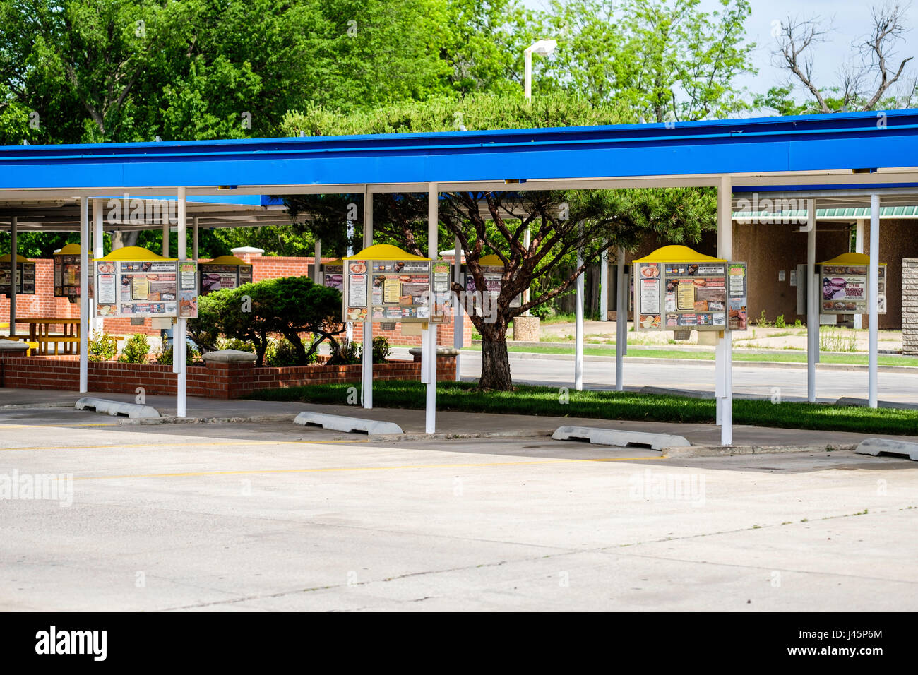 Del Rancho, Steak Sandwiches serviert, zeigt Laufwerk in Parkplätze und Menüs, Oklahoma City, Oklahoma, USA. Stockfoto