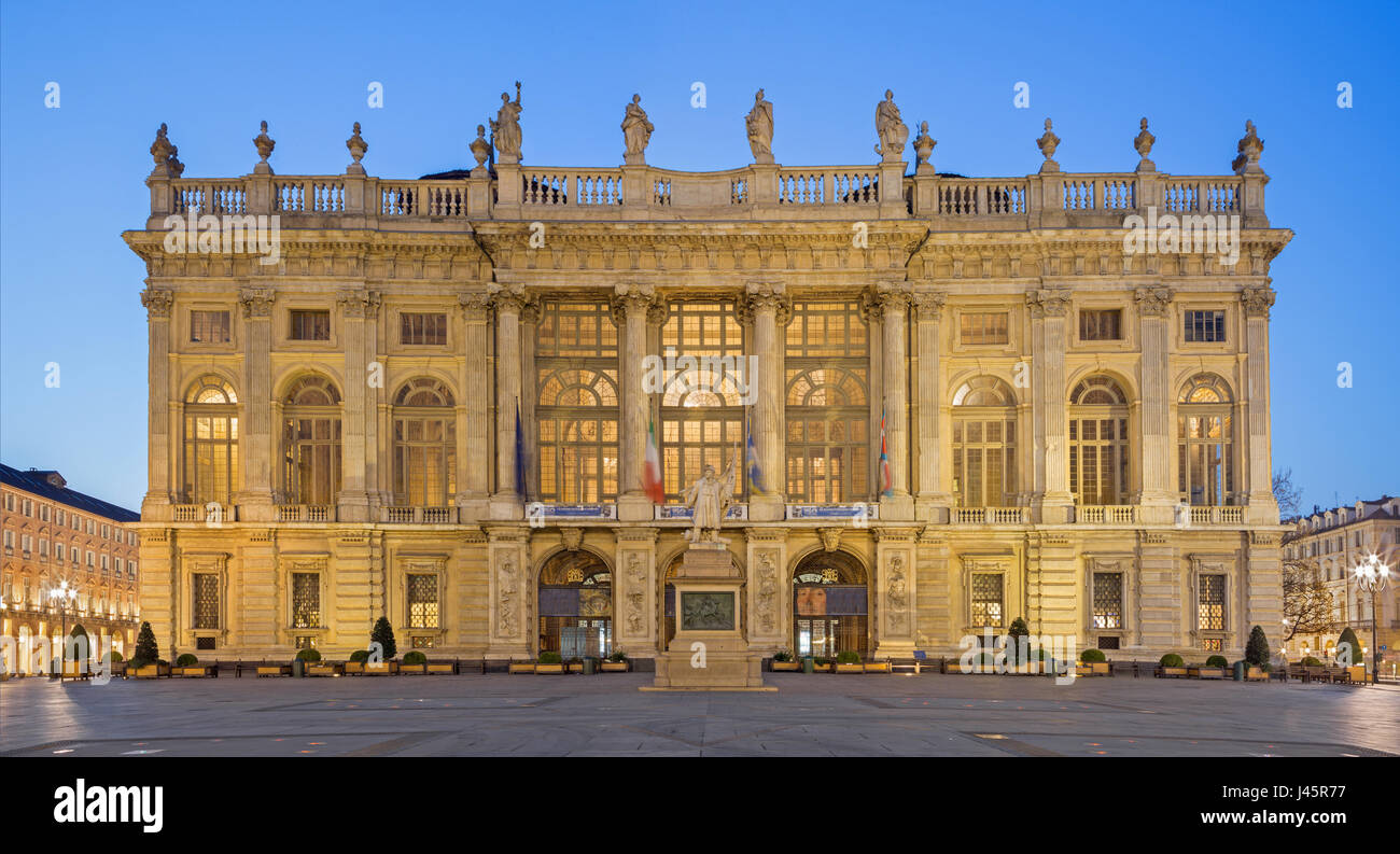 TURIN, Italien - 14. März 2017: Palazzo Madama in der Abenddämmerung. Stockfoto