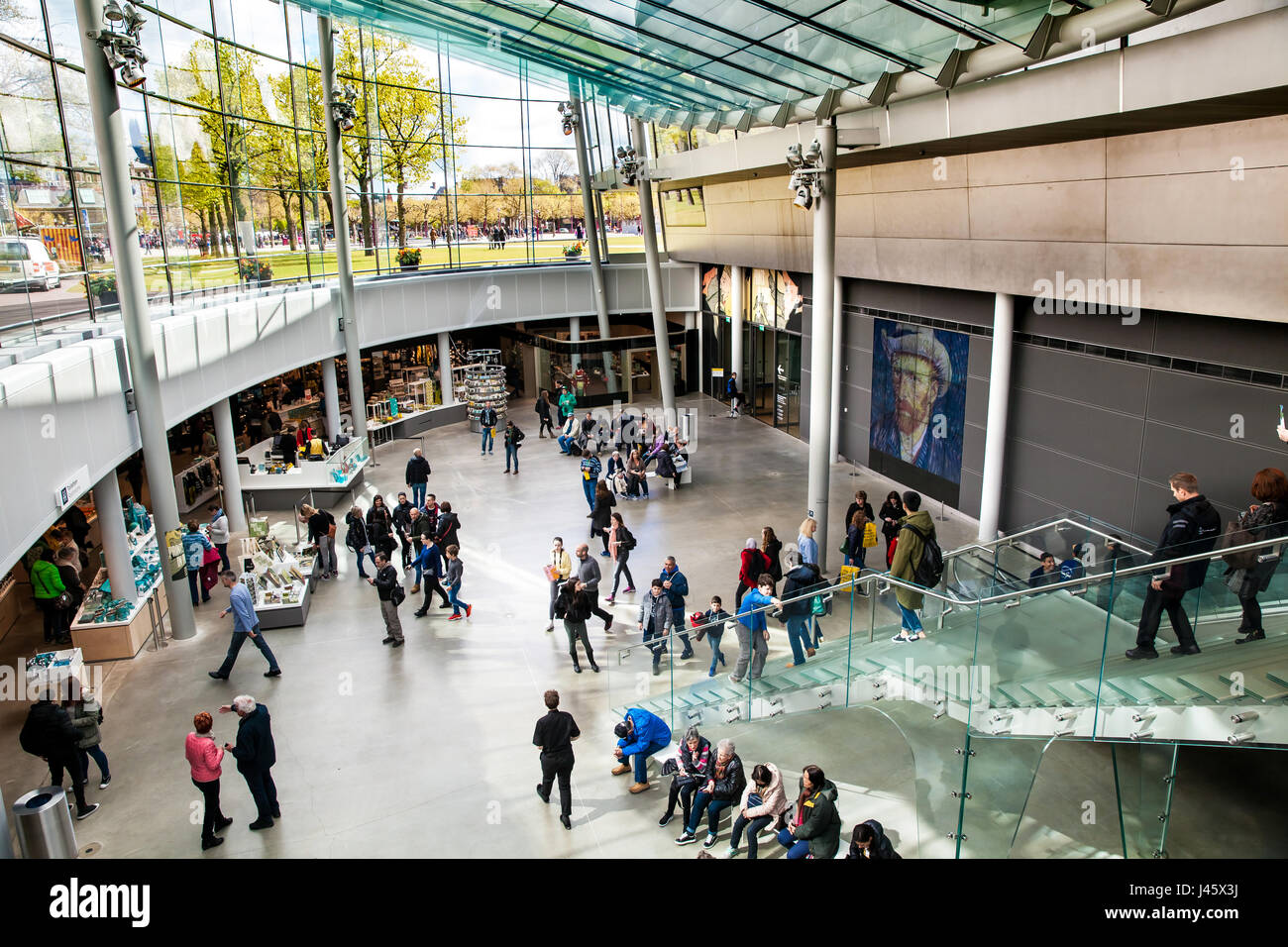 Innenraum der Vincent Van Gogh Museum in Amsterdam, Niederlande Stockfoto