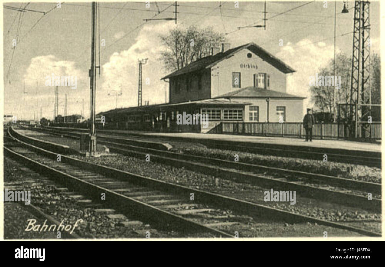 Olching Bahnhof bezeichnet den Bahnhof Olching in der Stadt Olching in Bayern. Es ist ein wichtiger Verkehrsknotenpunkt in der Region und bietet Zugang zu verschiedenen Zugverbindungen, die die Stadt mit größeren Städten Bayerns, einschließlich München, verbinden. Der Bahnhof dient als wichtiger Halt für einheimische Pendler und Reisende. Stockfoto