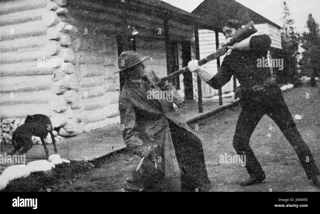 Die Northwest Mounted Police, eine kanadische Strafverfolgungsgruppe, war an bedeutenden historischen Ereignissen beteiligt. Der Begriff „Bajonetting“ bezieht sich wahrscheinlich auf einen bestimmten historischen Vorfall während des Dienstes. Stockfoto