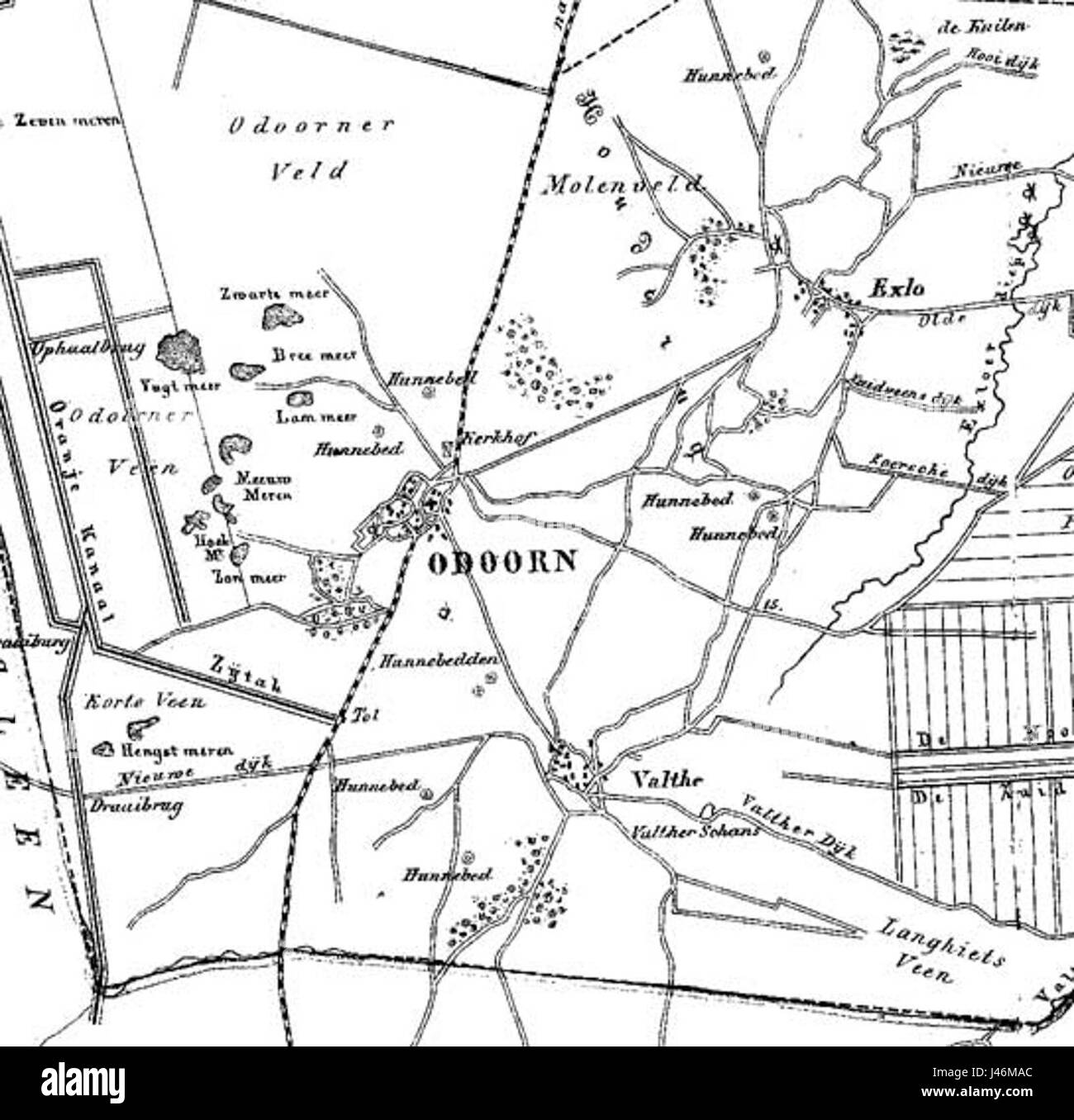 Ein Ort in den Niederlanden, genannt Odoorn, bekannt für seine ländliche Umgebung und seinen landwirtschaftlichen Charakter. Es repräsentiert ein typisch niederländisches Dorf mit Schwerpunkt auf seiner natürlichen Landschaft und dem gemeinschaftlichen Lebensstil. Stockfoto