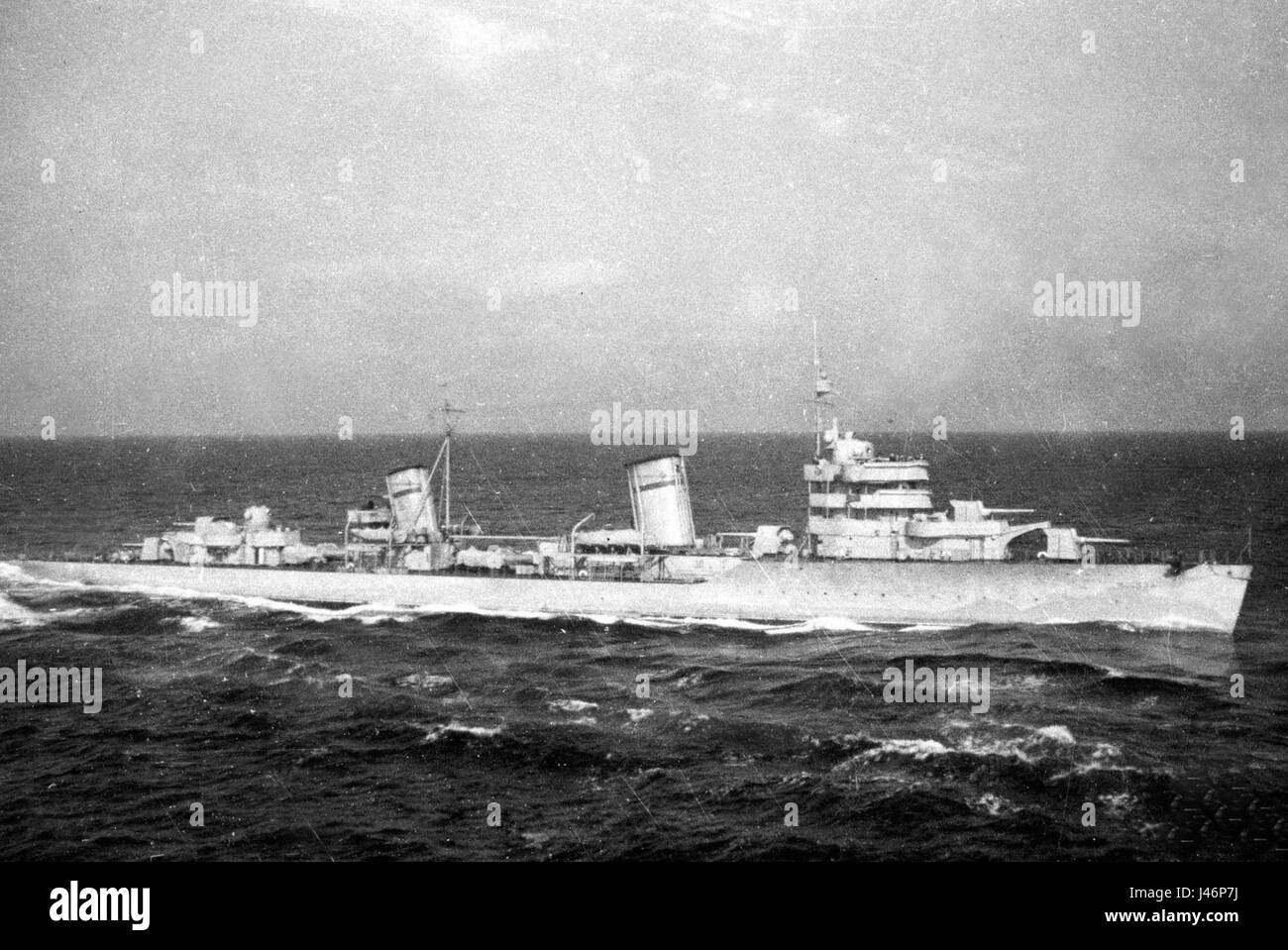 Dieser Titel bezieht sich wahrscheinlich auf eine historische Periode in Moskau, Russland, von 1938 bis 1941, eine Zeit bedeutender politischer und sozialer Veränderungen. Sie könnte wichtige Ereignisse wie den Auftakt zum Zweiten Weltkrieg, Stalins Herrschaft und das politische Klima in Sowjetrussland während dieser Ära abdecken. Stockfoto