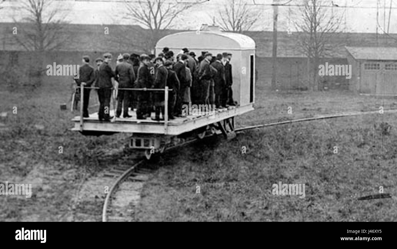 Louis Brennan, ein Ingenieur aus Mayo, Irland, wird dafür verantwortlich gemacht, dass er das Monorail-System erfunden hat. Sein Design revolutionierte den Verkehr und zeigte erste Anstrengungen in der Bahninnovation und der Verkehrstechnik im späten 19. Jahrhundert. Stockfoto