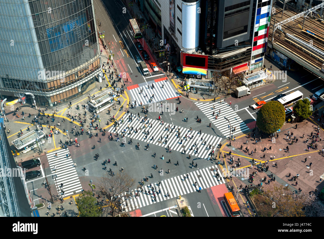 Tokyo, Japan Ansicht von Shibuya Crossing, einer der verkehrsreichsten Zebrastreifen in Tokio, Japan. Stockfoto
