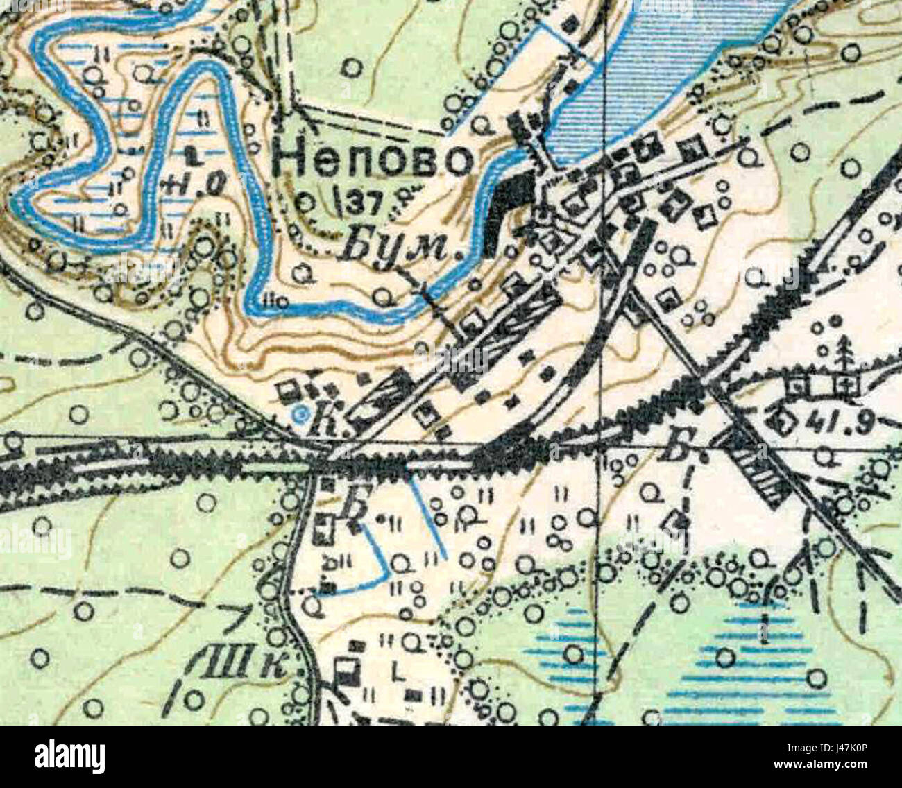 Neppowo ist ein russischer Begriff, der sich auf einen Stil sowjetischer Plakatkunst bezieht, wobei dieses Beispiel aus dem Jahr 1938 den sozialen Realismus und die Rolle der Kunst in der sowjetischen Propaganda veranschaulicht. Stockfoto