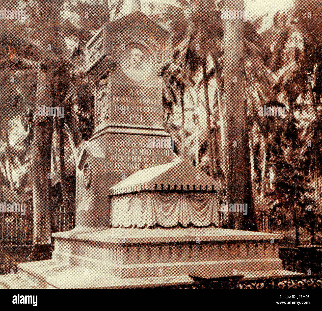 Das Monument Pel bezieht sich auf ein historisches oder ein Denkmal, das möglicherweise mit einem bestimmten Ereignis oder einer bestimmten Figur in der Geschichte in Verbindung gebracht wird. Die genauen Details erfordern einen weiteren Kontext. Stockfoto