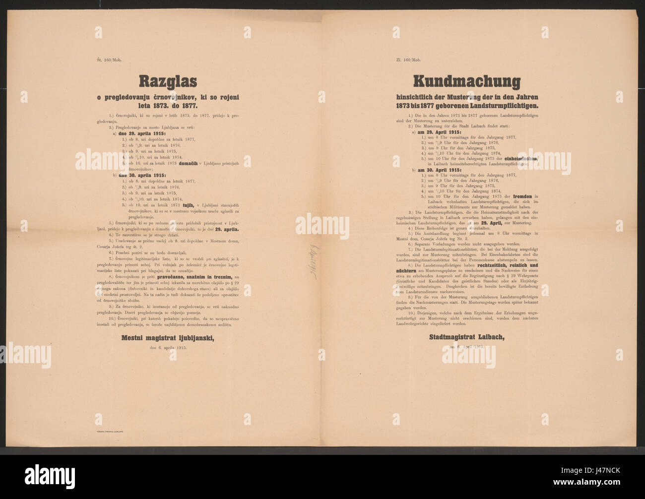 Die Musterung Kundmachung ist ein mehrsprachiges Rekrutierungsplakat aus dem Jahr 1915 in Laibach (Ljubljana), das die militärischen Mobilisierungsbemühungen des Ersten Weltkriegs zeigt. Sie spiegelt die multiethnische Zusammensetzung der Region während des Krieges wider. Stockfoto