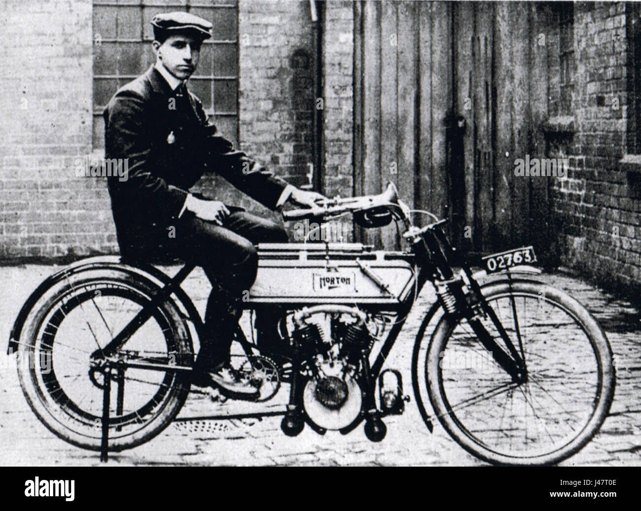 Das Norton TT 1907 bezieht sich auf ein historisches Motorrad, das für seine Rennkarriere zu Beginn des 20. Jahrhunderts bekannt ist, insbesondere für das Tourist Trophy-Rennen 1907. Stockfoto