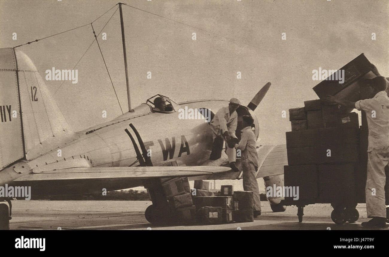 Die Northrop Alpha 4A NC11Y ist ein Oldtimer-Flugzeugmodell für den leichten Transport. Bekannt für sein markantes Heck und sein schlankes Design, wurde dieses Flugzeug für eine Vielzahl von zivilen Luftfahrtzwecken eingesetzt. Das Flugzeug ist Teil der Geschichte der Luftfahrt und zeigt den Wandel in der Flugzeugtechnik im frühen 20. Jahrhundert auf. Stockfoto