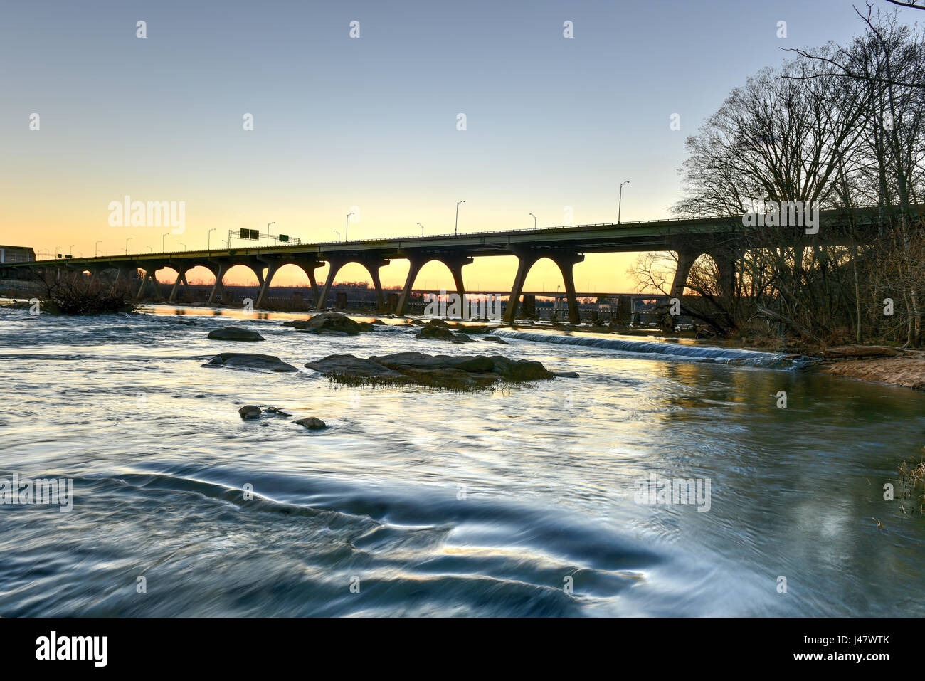 James River Park durch die Pipeline Gehweg in Richmond, Virginia, USA Stockfoto