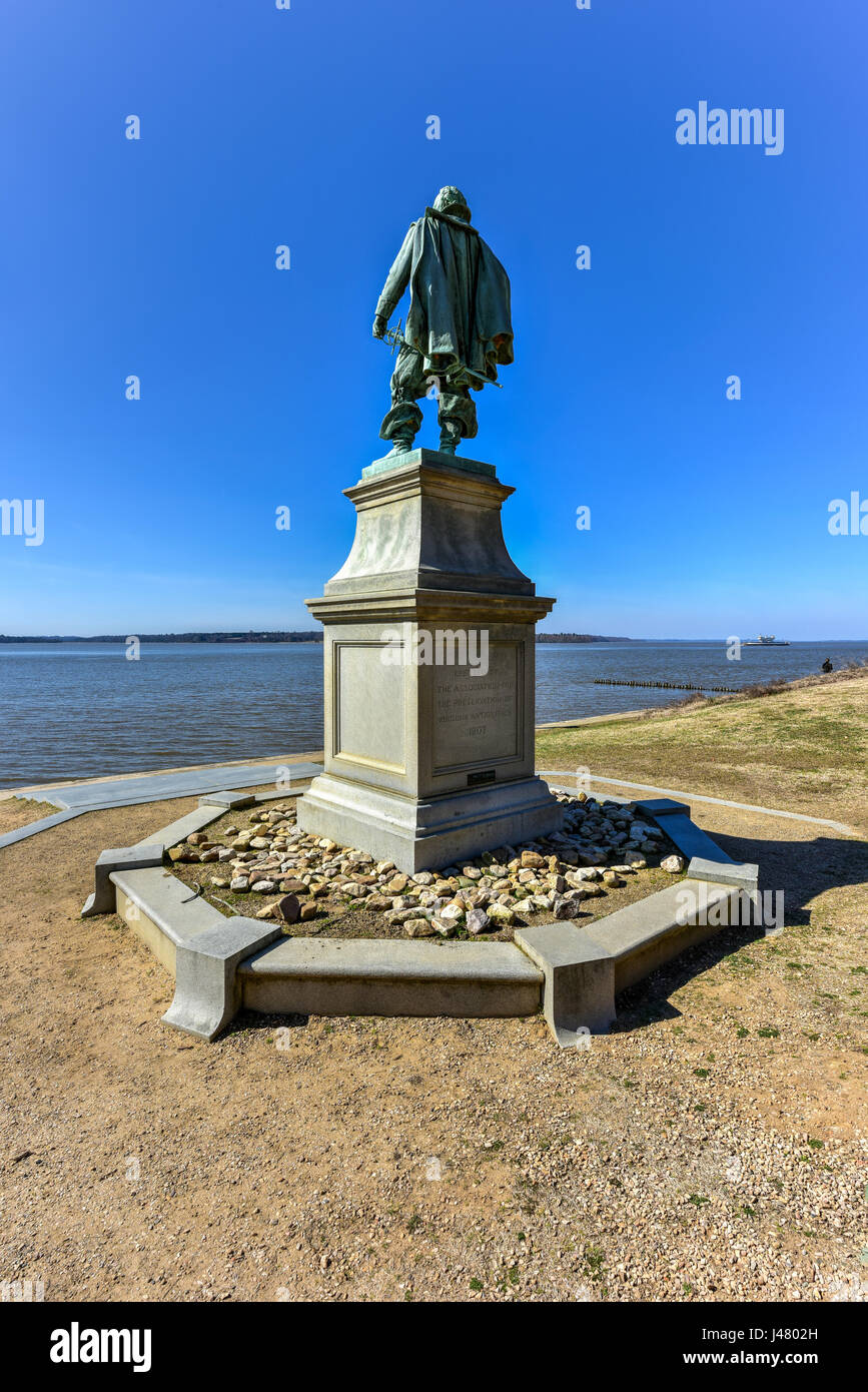 Statue von William Couper 1909 von Kapitän John Smith am James Fort, Jamestown Island gelegen. Stockfoto