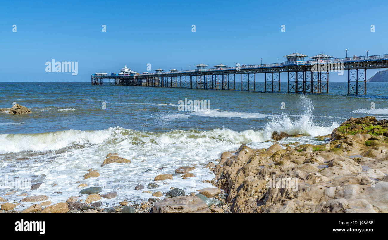 Ein Blick auf den Pier in Llandudno in Nord-Wales Stockfoto