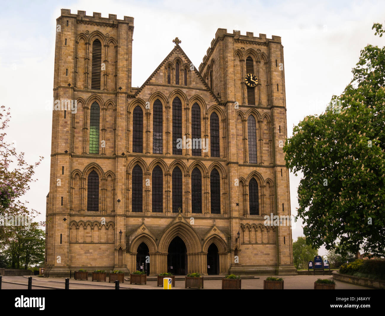 West Side View Ripon Kathedrale North Yorkshire England UK architektonisch bedeutsamen Stockfoto