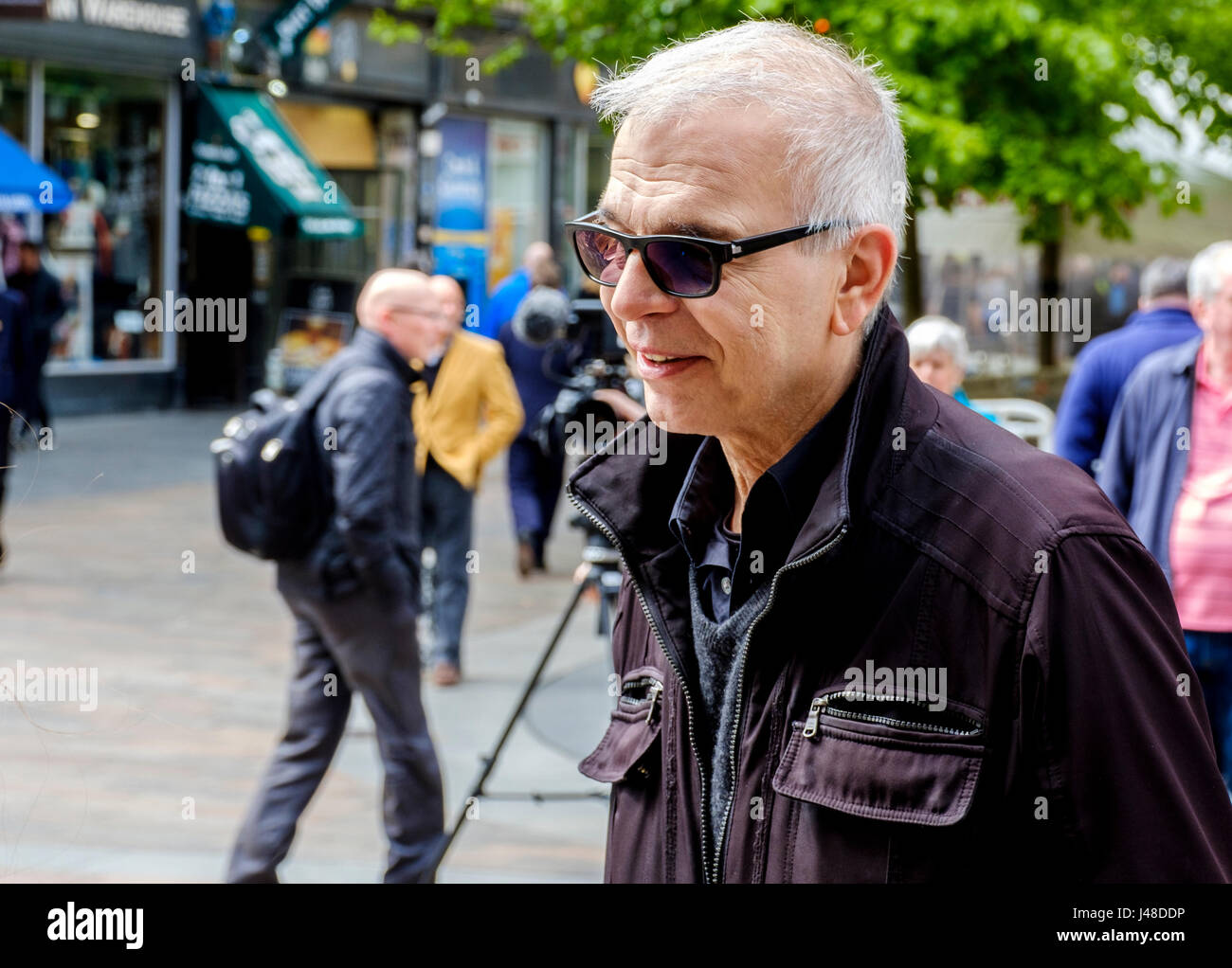 Produzent Tony Visconti (Mark Bolan, Thin Lizzy, Morrissey, David Bowie) in Buchanan Street, Glasgow Stockfoto