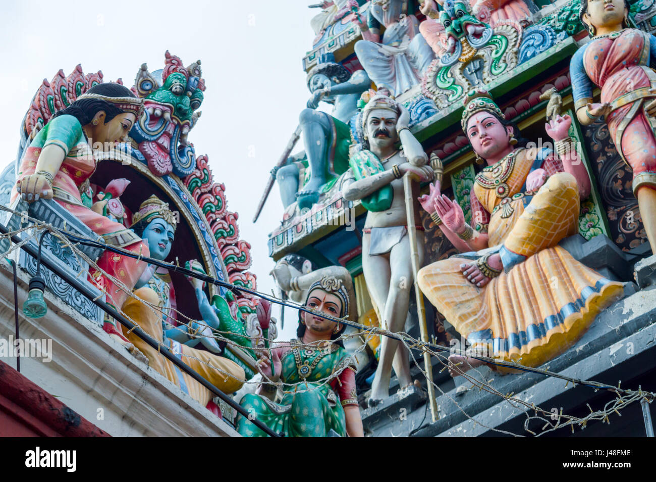 Dach des Sri Veeramakaliamman Tempel in Little India, einer der ältesten Tempel von Singapur Stockfoto