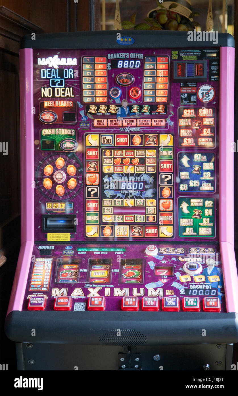 Deal oder kein Deal Spielautomaten im Pub Stockfoto