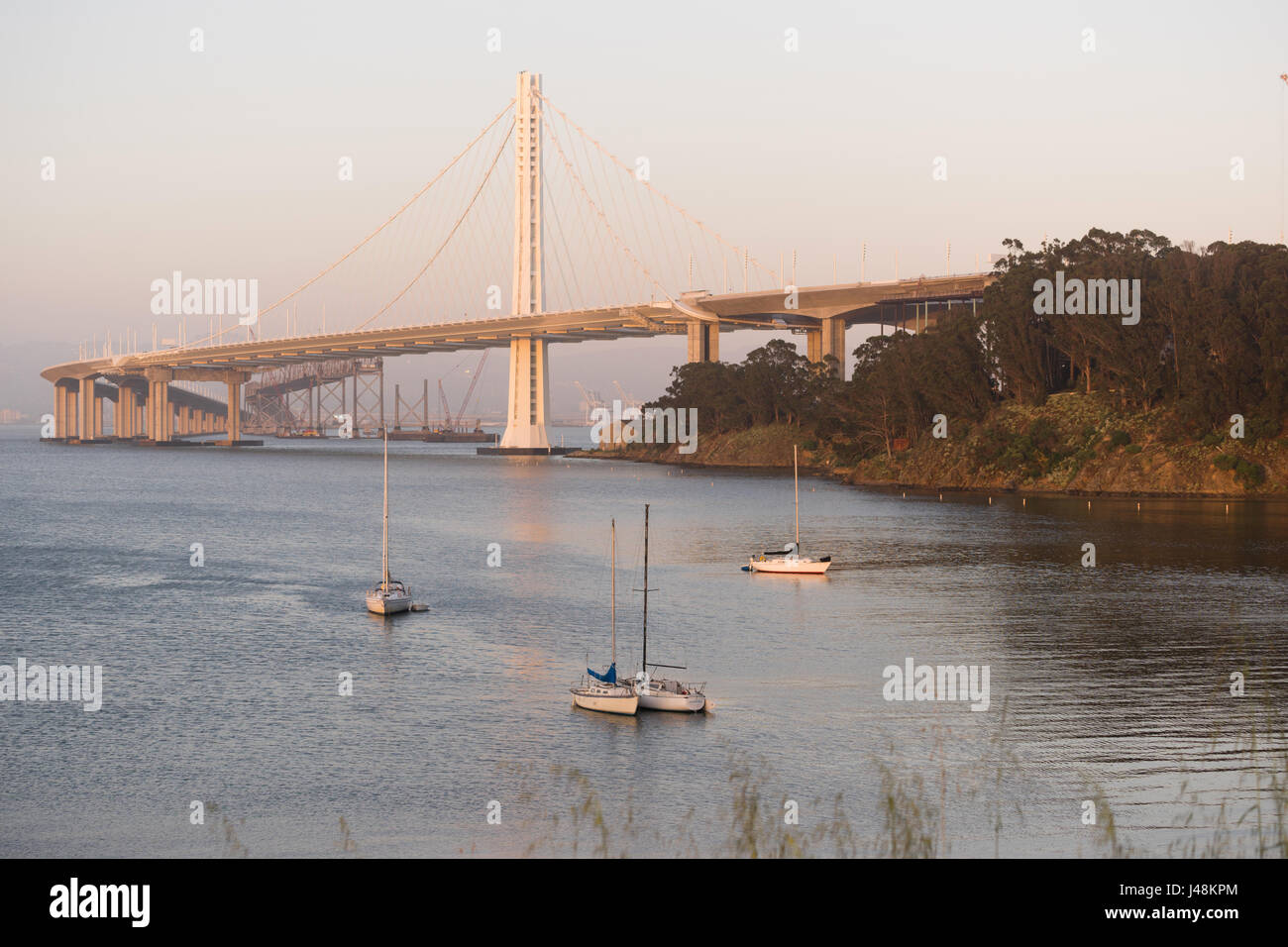 Eine horizontale Komposition aus einer aufrechten auf der Bay Bridge von Schatz-Insel Stockfoto