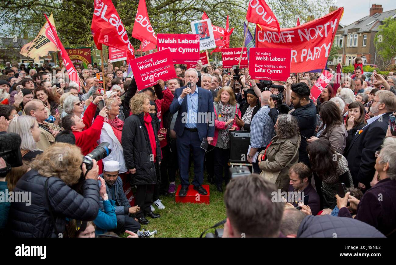 Cardiff, Wales, UK, 21. April 2017. Labour-Chef Jeremy Corbyn spricht auf einer Kundgebung der Labour-Partei auf Whitchurch gemeinsamen im Wahlkreis Cardiff North Stockfoto