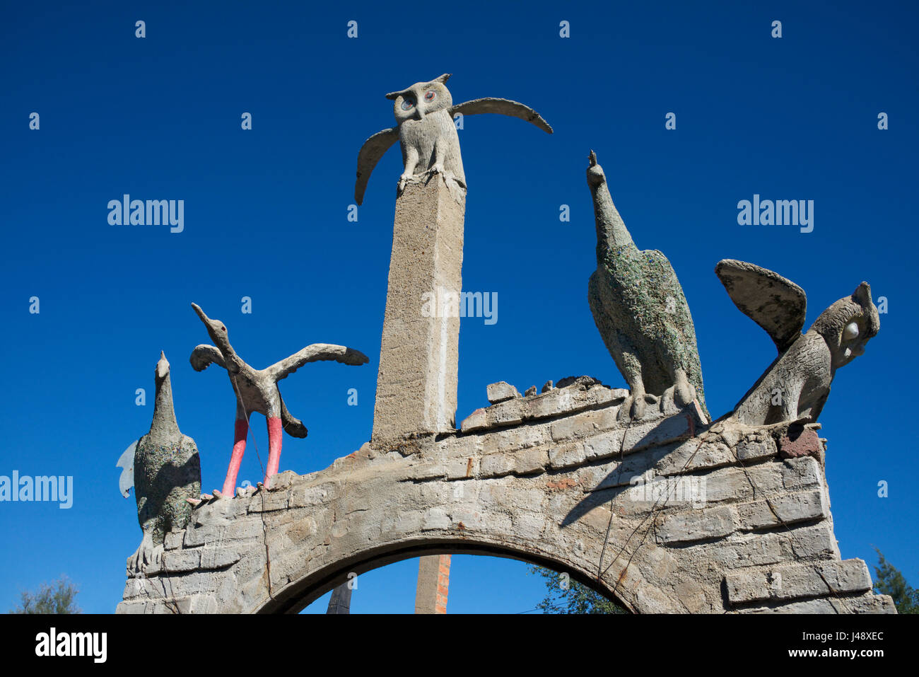 Skulptur der Vögel und der Eule Owl House Nieu Bethesda Karoo Eastern Cape Südafrika Stockfoto
