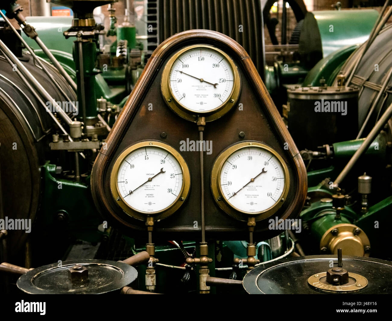 Ein Dampf-Manometer von einer Dampfmaschine Stockfoto