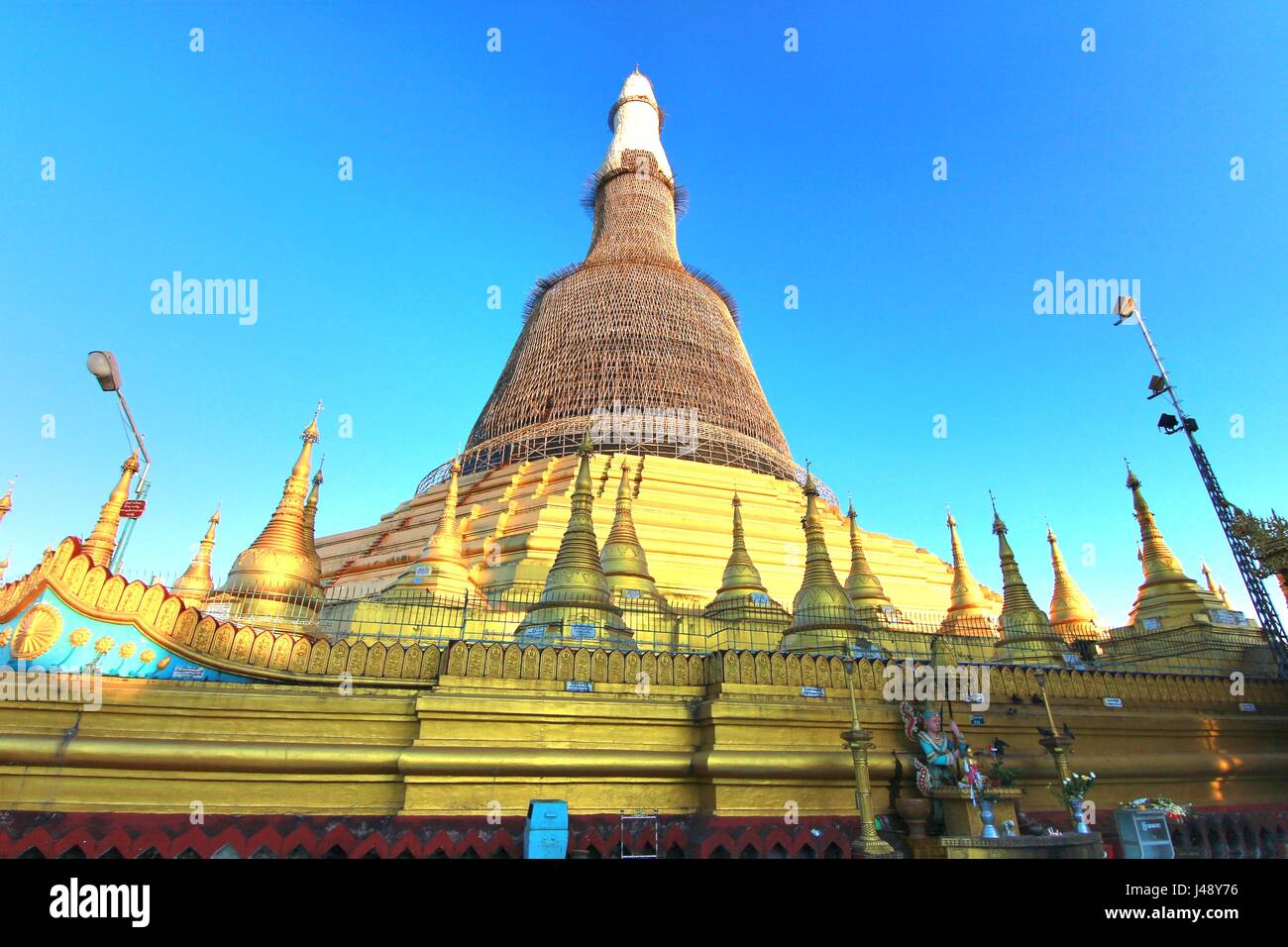 Die Shwemawdaw Pagode ist die höchste Pagode in Myanmar, befindet sich in Bago city Stockfoto