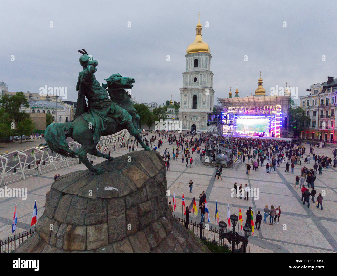 Kiew, UKRAINE - 30. April 2017: Bühne des Eurovision Song Contest Fan-Zone auf dem Sofiivska Platz in Kiew, Ukraine Stockfoto