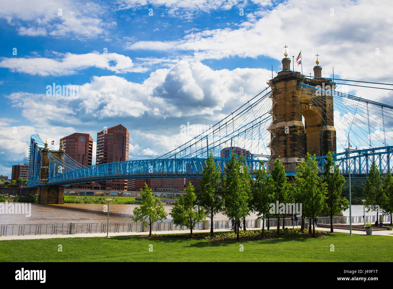 John A. Roebling Suspension Bridge befindet sich in Cincinnati, Ohio. Stockfoto