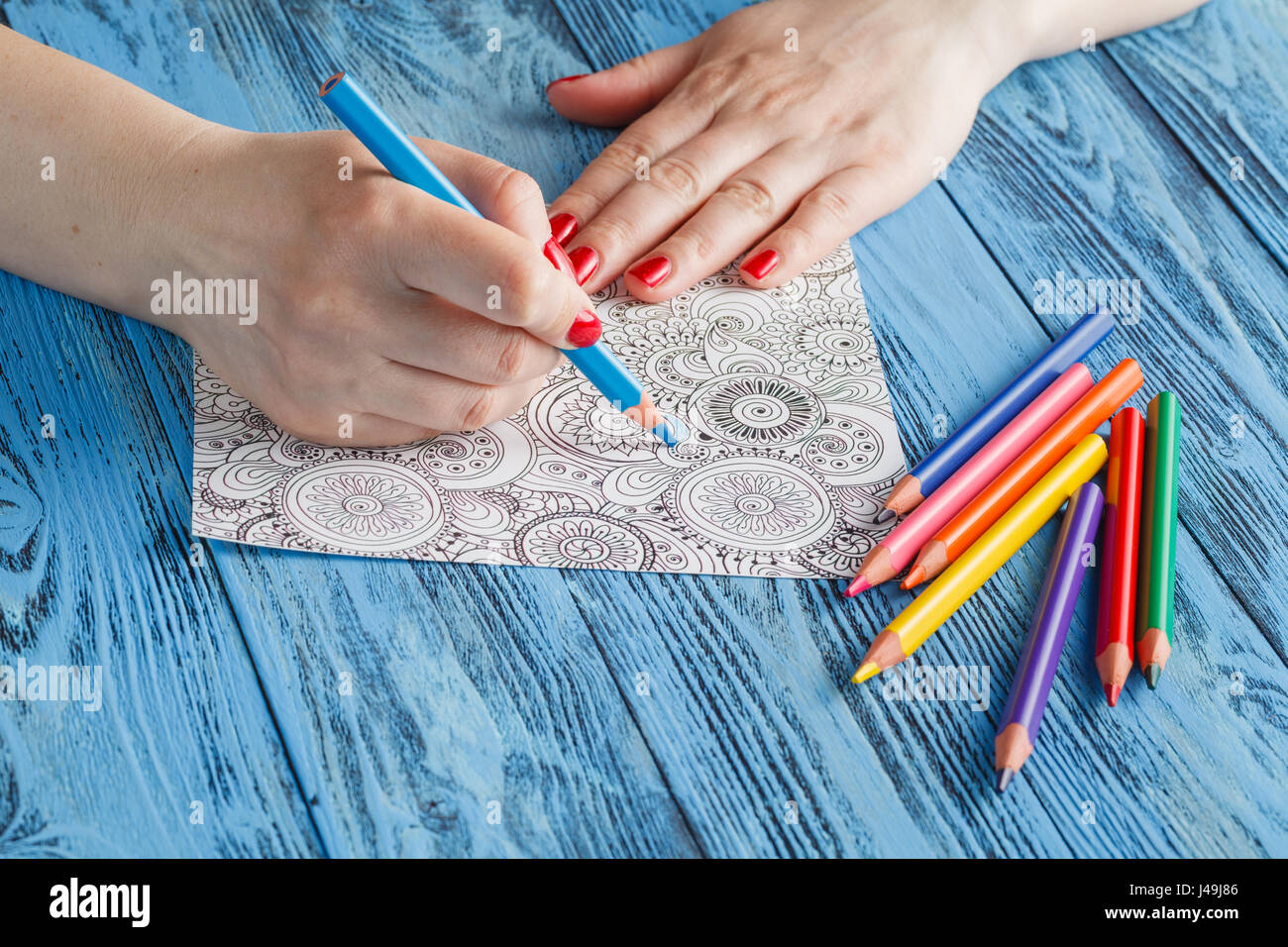 Erwachsenen Malbüchern gefärbt Bleistifte Antistress Tendenz Stockfoto