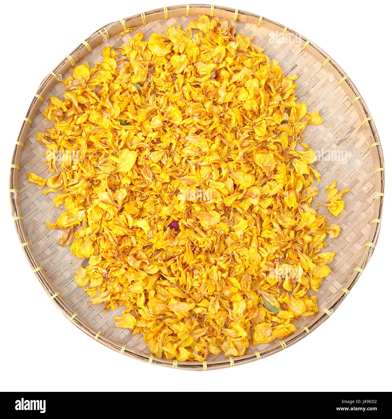 Blumenkarte Blütenblätter auf Dreschen Korb Stockfoto