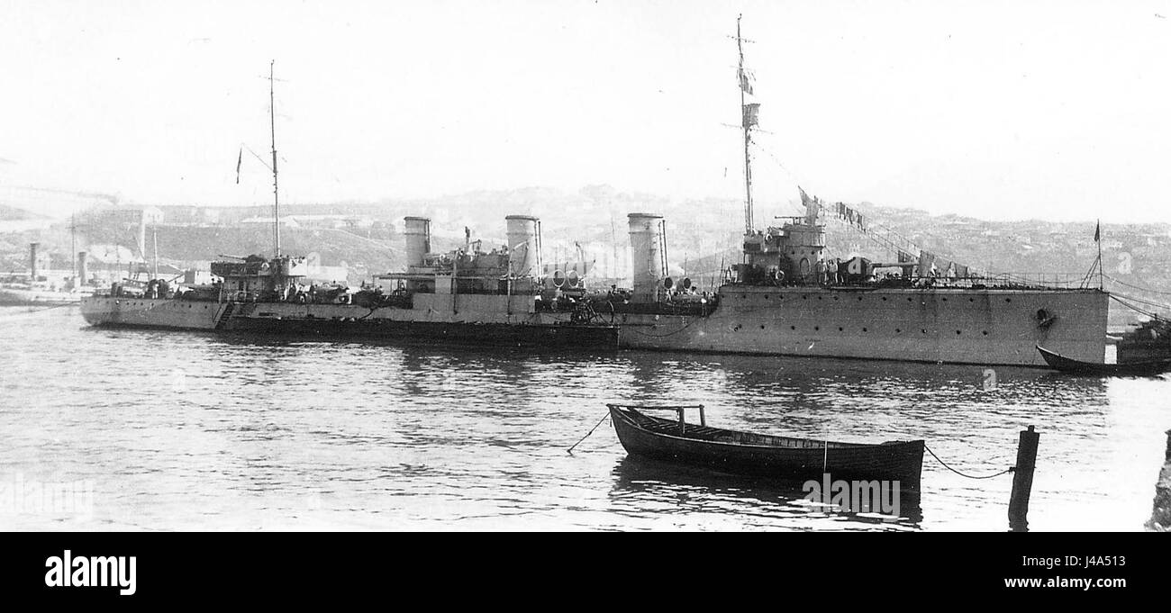 Der Titel bezieht sich auf eine Person oder einen Künstler namens Pospeshnyy, obwohl die spezifische Referenz unklar ist. Es kann ein Werk oder Dokument bezeichnen, das mit dem Künstler oder Individuum in Verbindung steht, möglicherweise aus dem 20. Jahrhundert. Stockfoto