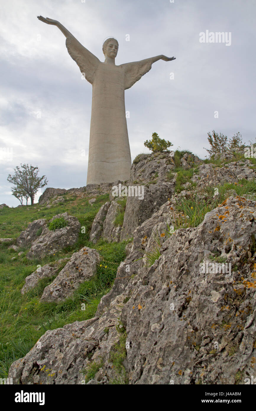 Der weltweit zweitgrößte Christusstatue die oben Maratea Stockfoto