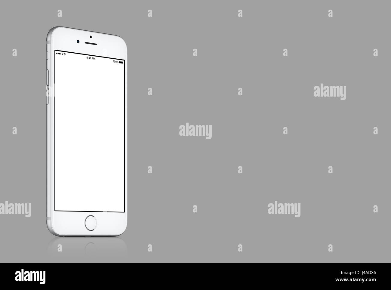 Silber Apple iPhone 7-Mockup auf festen grauen Hintergrund mit Textfreiraum Stockfoto