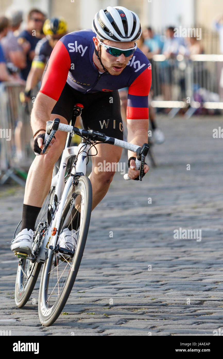 Konkurrenten werden im Bad des Royal Crescent dargestellt, wie sie in der letzten Runde des Rennens Pearl Izumi Tour Series professionelle Fahrrad Zyklus teilnehmen Stockfoto