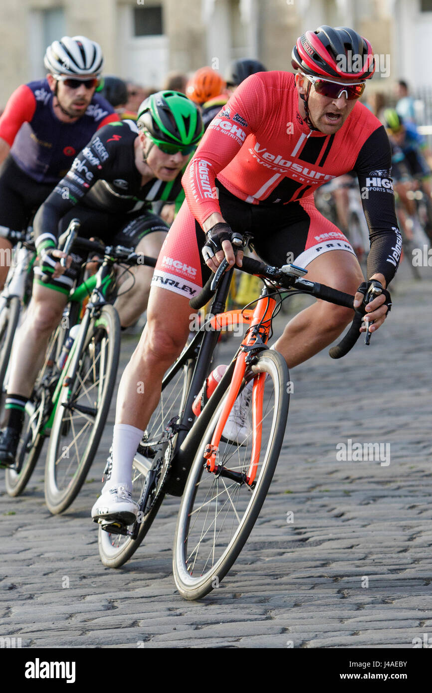 Konkurrenten werden im Bad des Royal Crescent dargestellt, wie sie in der letzten Runde des Rennens Pearl Izumi Tour Series professionelle Fahrrad Zyklus teilnehmen Stockfoto