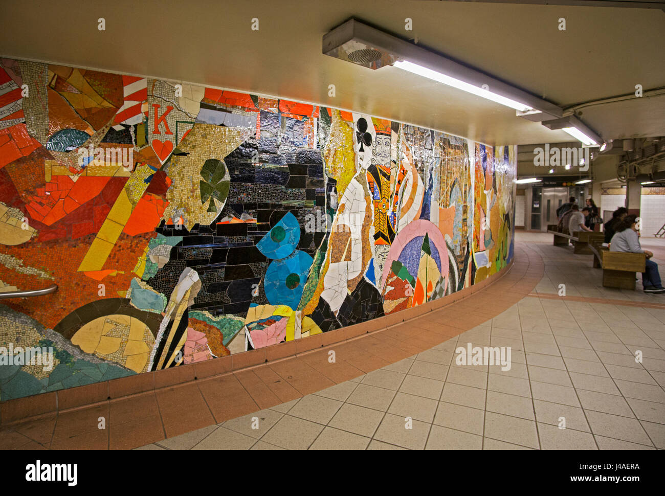 Mosaik-Kunst Wandbild auf der Empore an der u-Bahn-Station DeKalb Avenue in Downtown Brooklyn 
