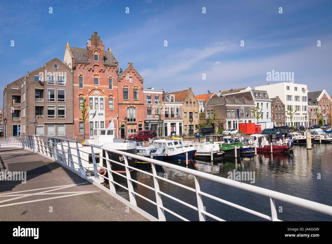 Boote vor Anker in der Altstadt in Delfshaven, Rotterdam, Niederlande Stockfoto