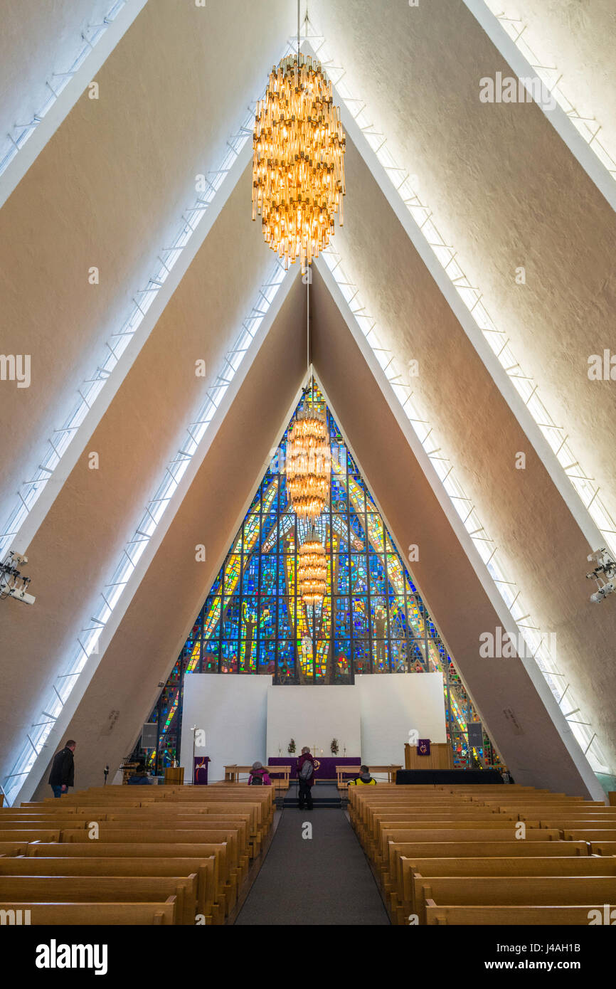 Die "Eismeerkathedrale" oder Tromsdalen Kirche, ein Wahrzeichen von Tromsø, Nordnorwegen, wurde 1965 fertiggestellt. Stockfoto
