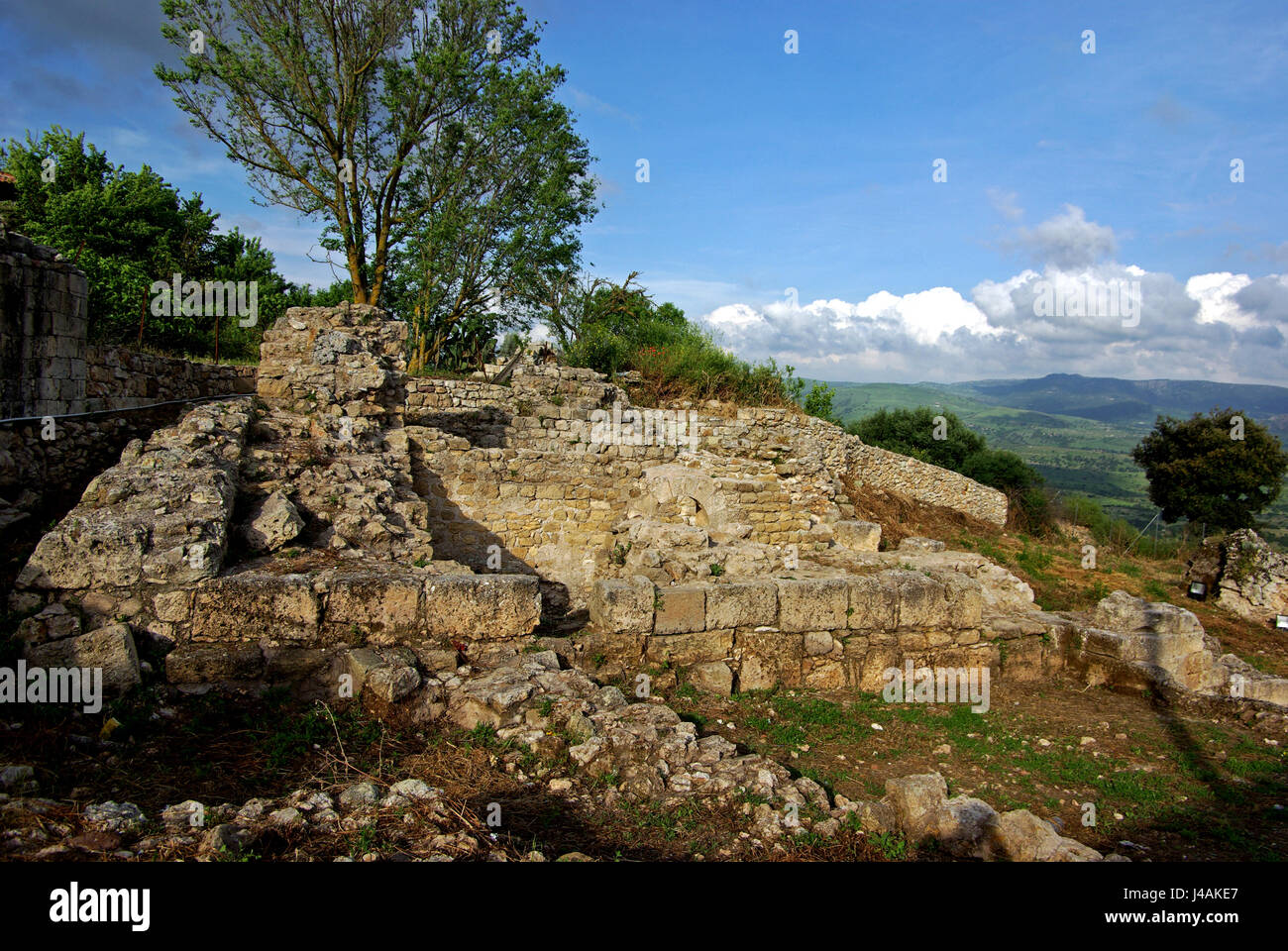 Monteleone Rocca Doria, das kleinste Dorf auf Sardinien. Reste der