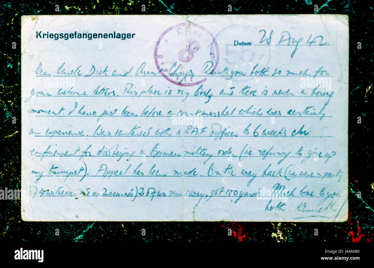 Eine Postkarte mit einem Fluchtversuch geschickt, um Angehörige von Kenneth Lee, ein Gefangener im Colditz Prisoner of War Camp in Deutschland Stockfoto