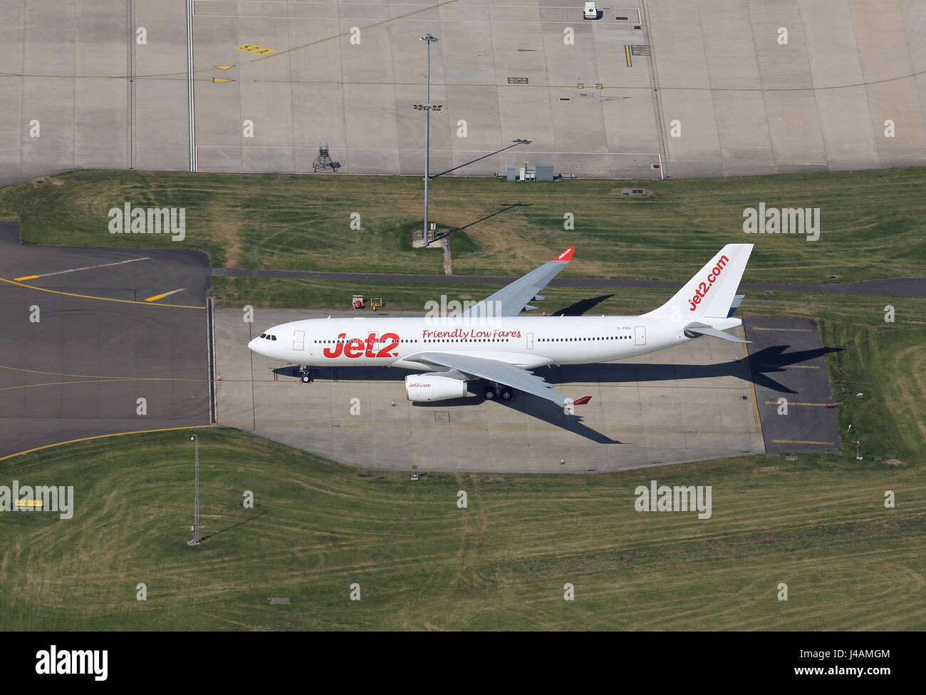 Ein Airbus-A.330 von Jet 2.com/Air Tanker auf der Rampe zu RAF Brize Norton in Oxfordshire Stockfoto