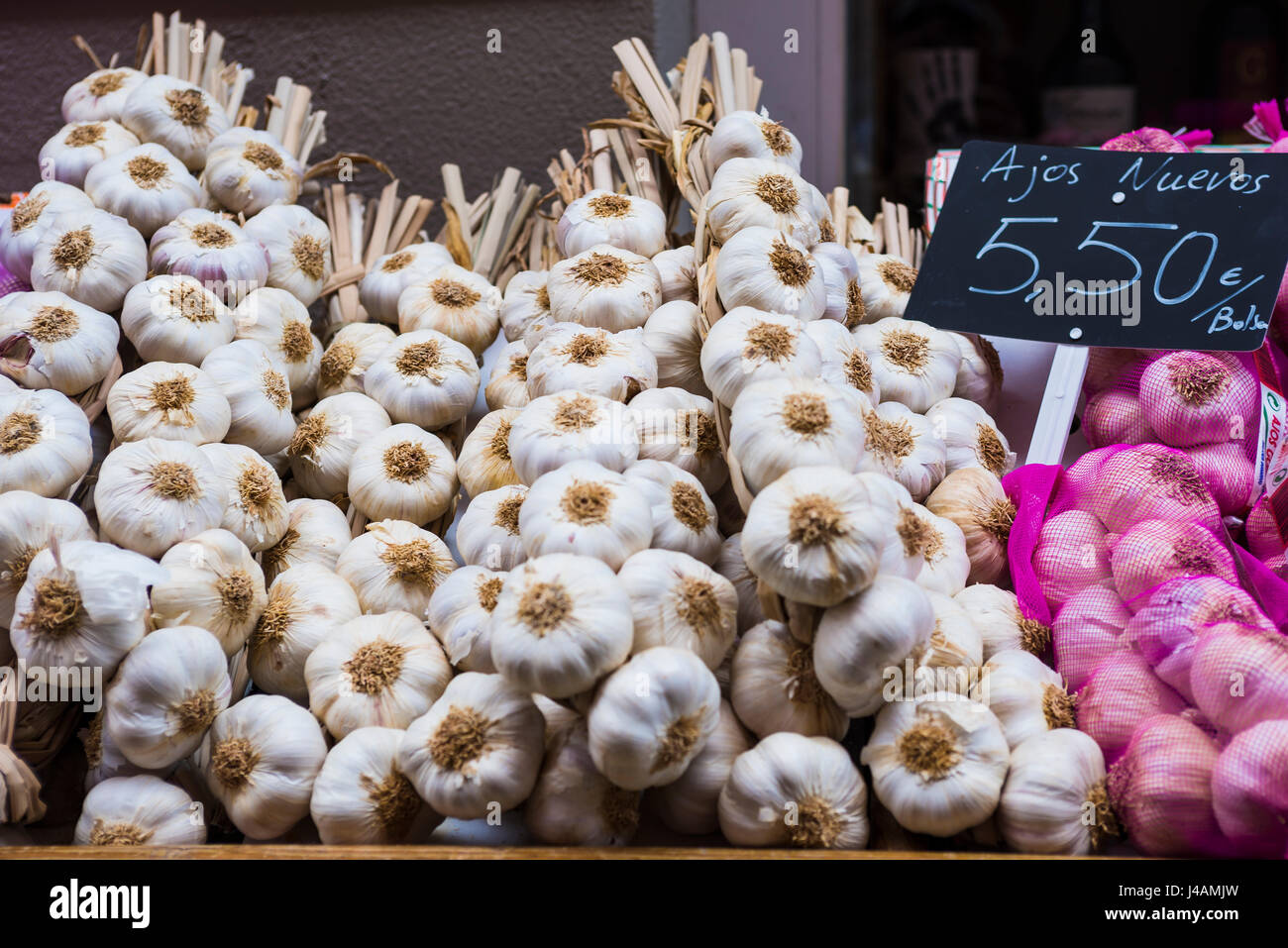 Knoblauch-Trauben. Logroño, La Rioja, Spanien, Europa Stockfoto