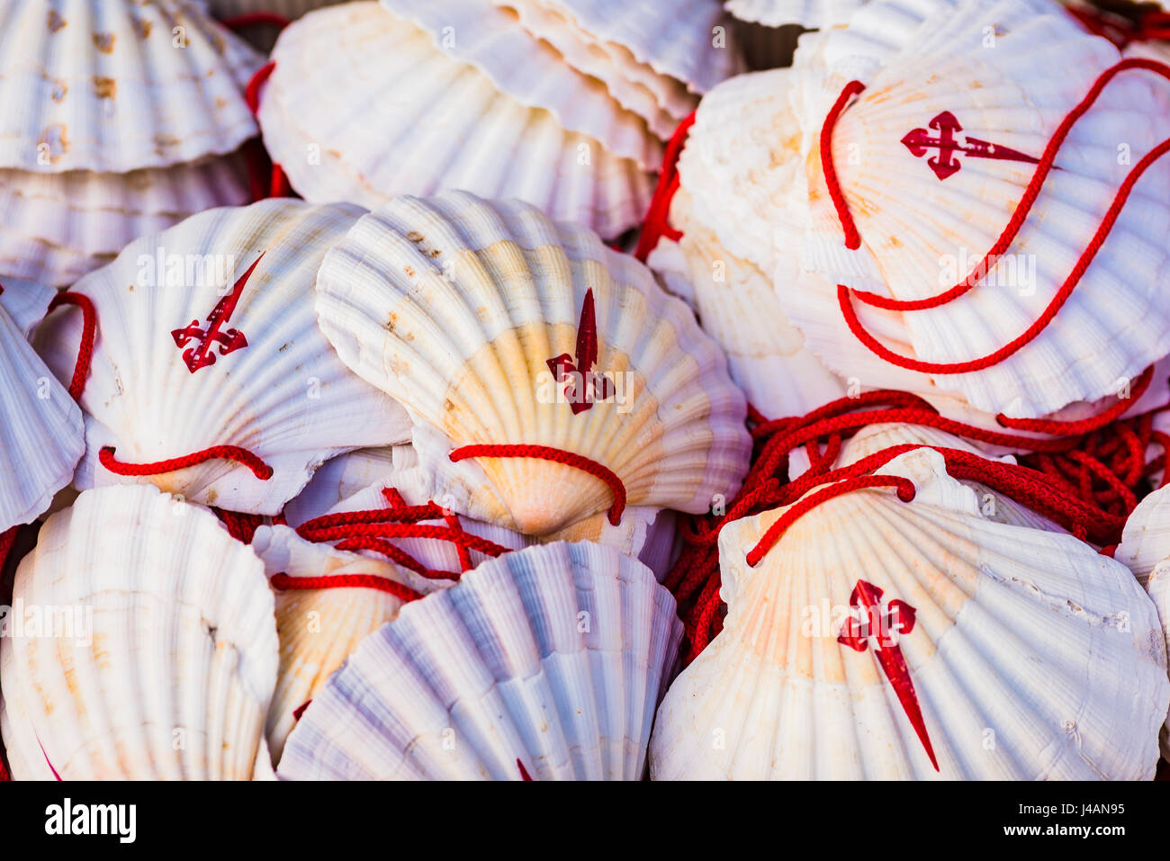 Der Weg des Apostels Jakobus in Galicien Shell Souvenirs. Pedrafita Cebreiro, O Cebreiro, Galizien, Spanien, Europa Stockfoto