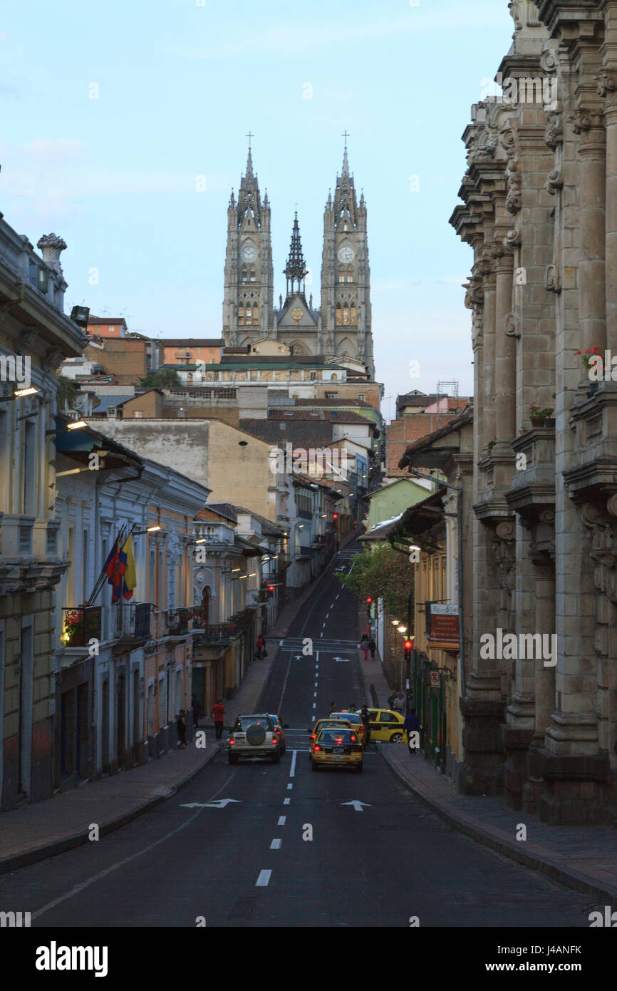 Basilika-Ansicht von der Innenstadt von Quito in Ecuador Stockfoto